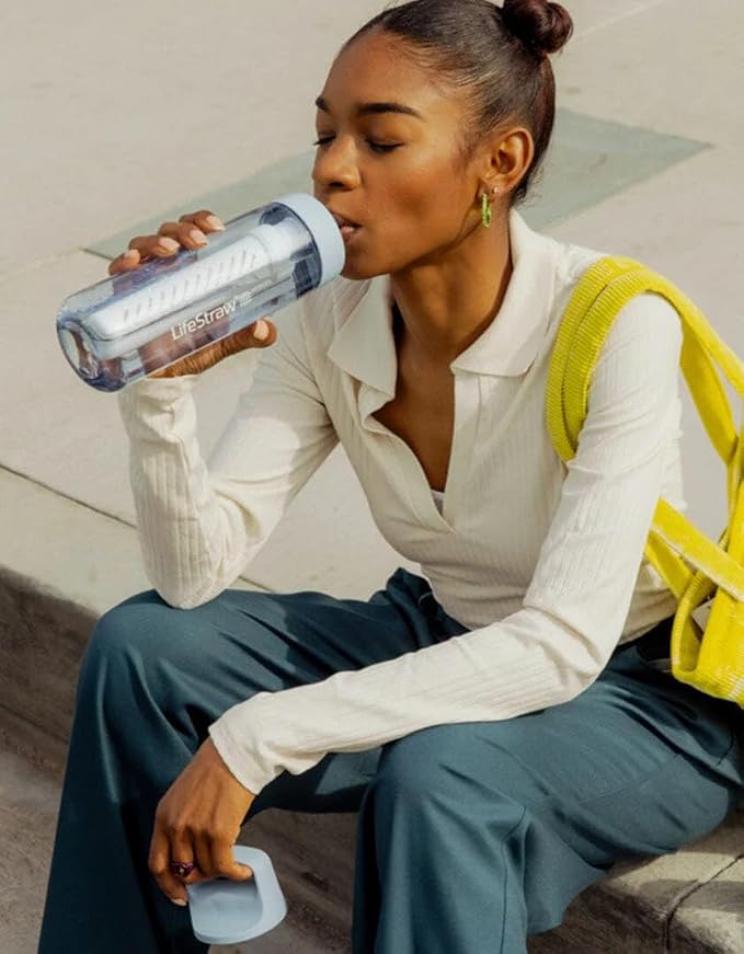 LifeStraw Go Series — BPA-Free Water Filter Bottle for Travel and Everyday Use removes Bacteria, Parasites and Microplastics, Improves Taste, 1L, Nordic Noir'