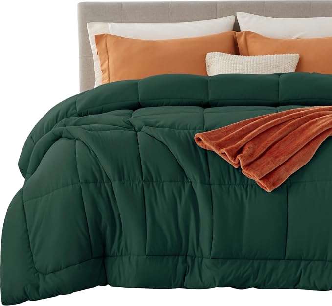 Bedsure Comforter Duvet Insert - Quilted Comforters King Size, All Season Duvet, GentleSoft Down Alternative Bedding, with 8 Tabs, Gifts for Women/Men, Green, King 90 x 102 Inches