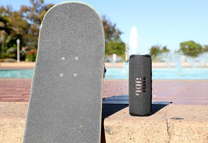 JBL Flip 6 - Portable Bluetooth Speaker, powerful sound and deep bass, IPX7 waterproof, 12 hours of playtime, JBL PartyBoost for multiple speaker pairing for home, outdoor and travel (Green)